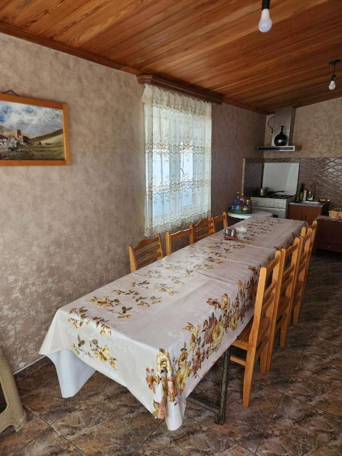 Hotel Moon Night à Kazbegi Extérieur photo